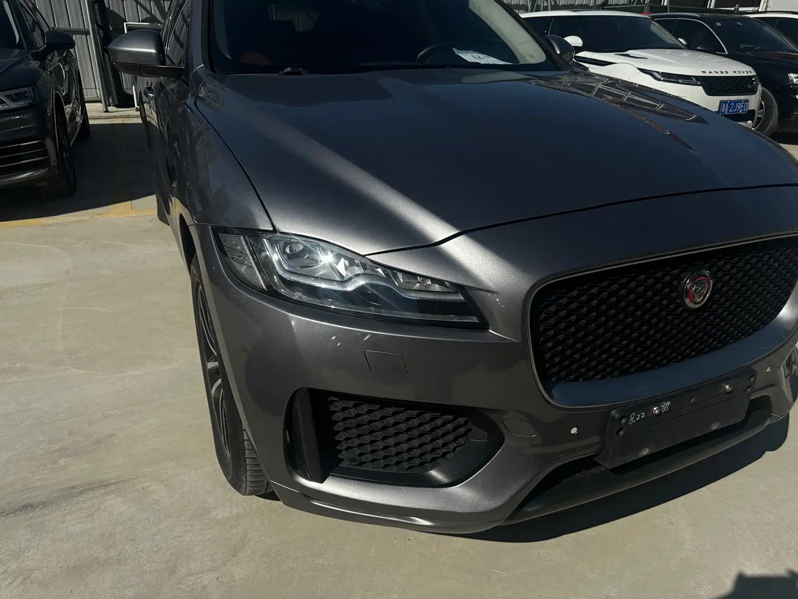 Фото 3 - Jaguar F-PACE
