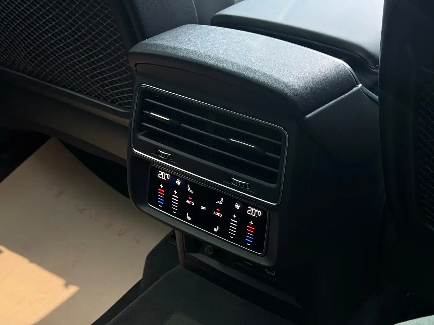 Audi Q8 2022 55 TFSI Exclusive Dynamic фото 11