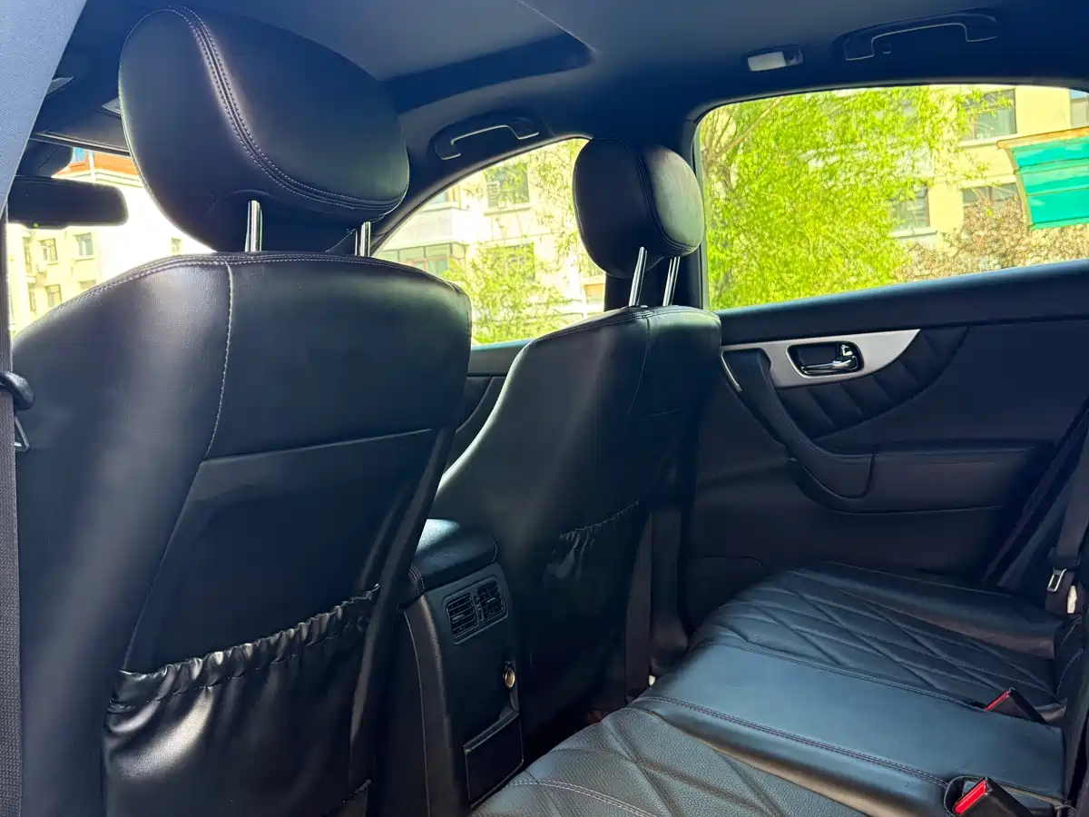 Infiniti QX70 2015 Model 3.7L Shadow Edition фото 7