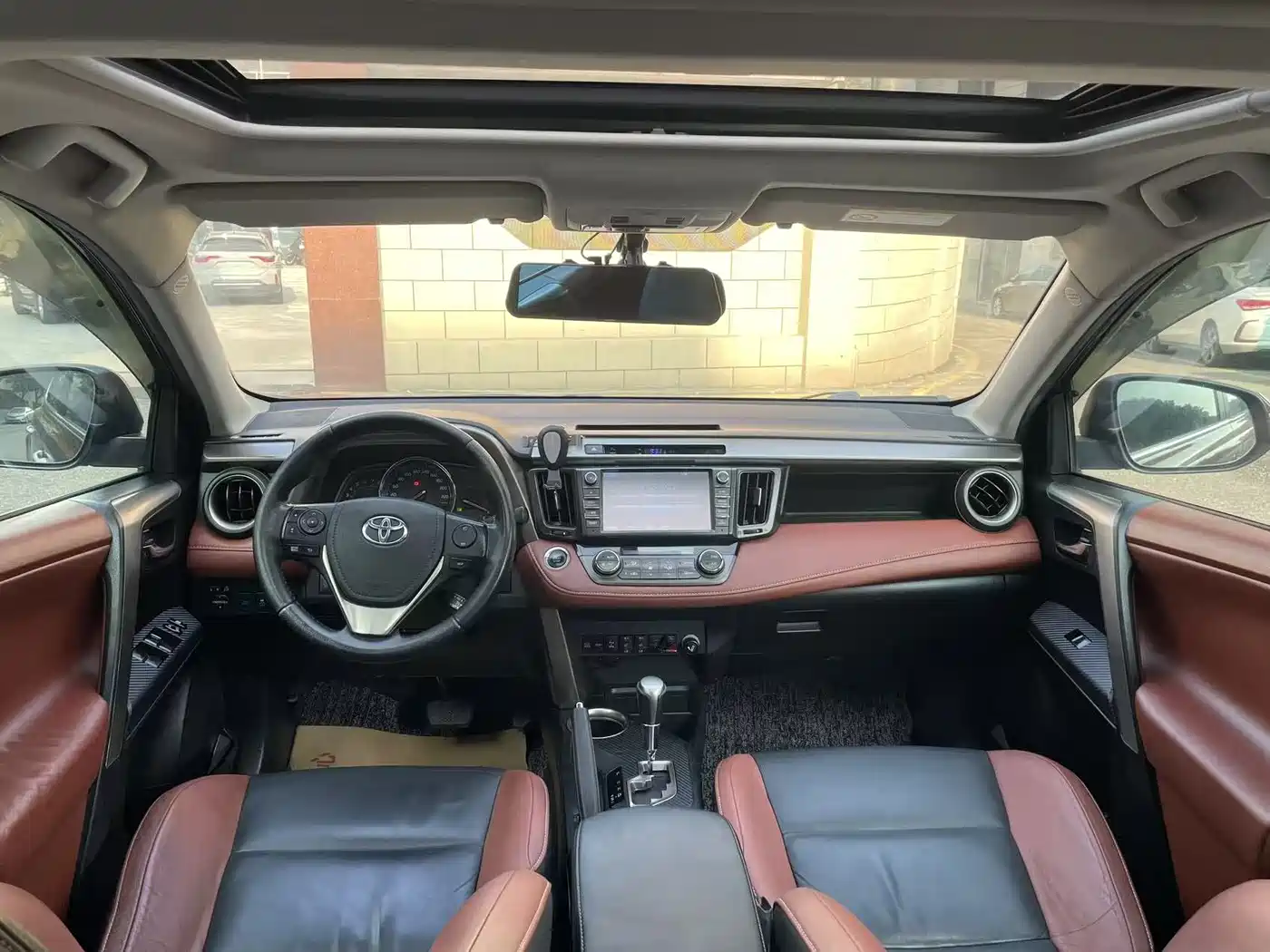 Toyota RAV4 Rongfang 2015 2.5L Automatic 4WD Luxury Edition фото 10