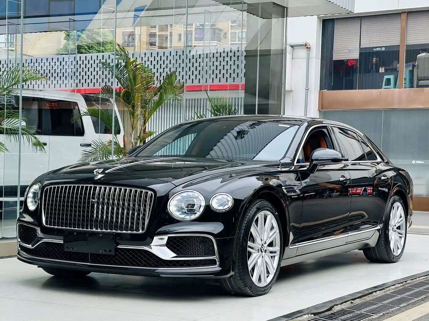 Фото 1 - Bentley Flying Spur