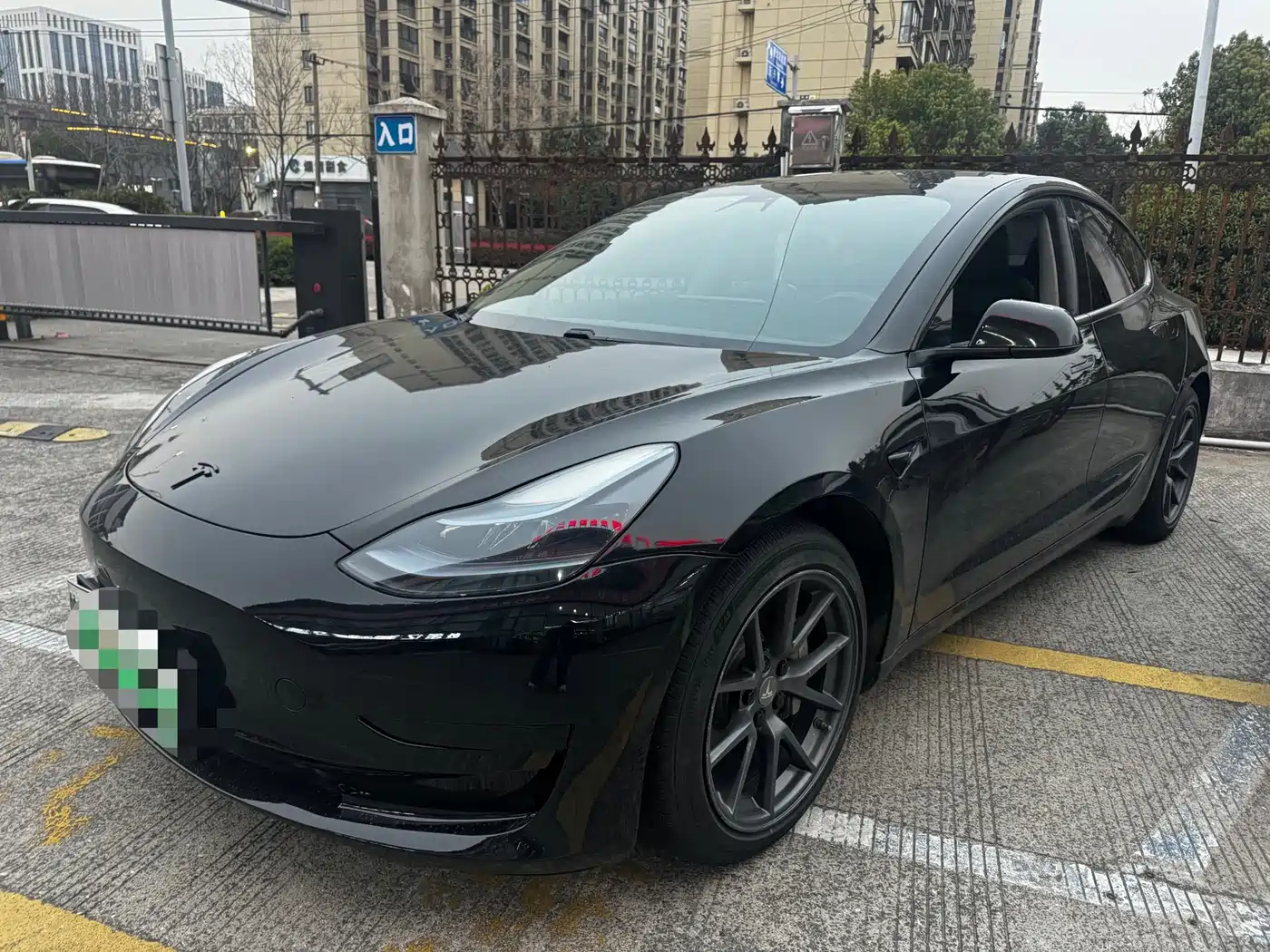 TESLA MODEL 3