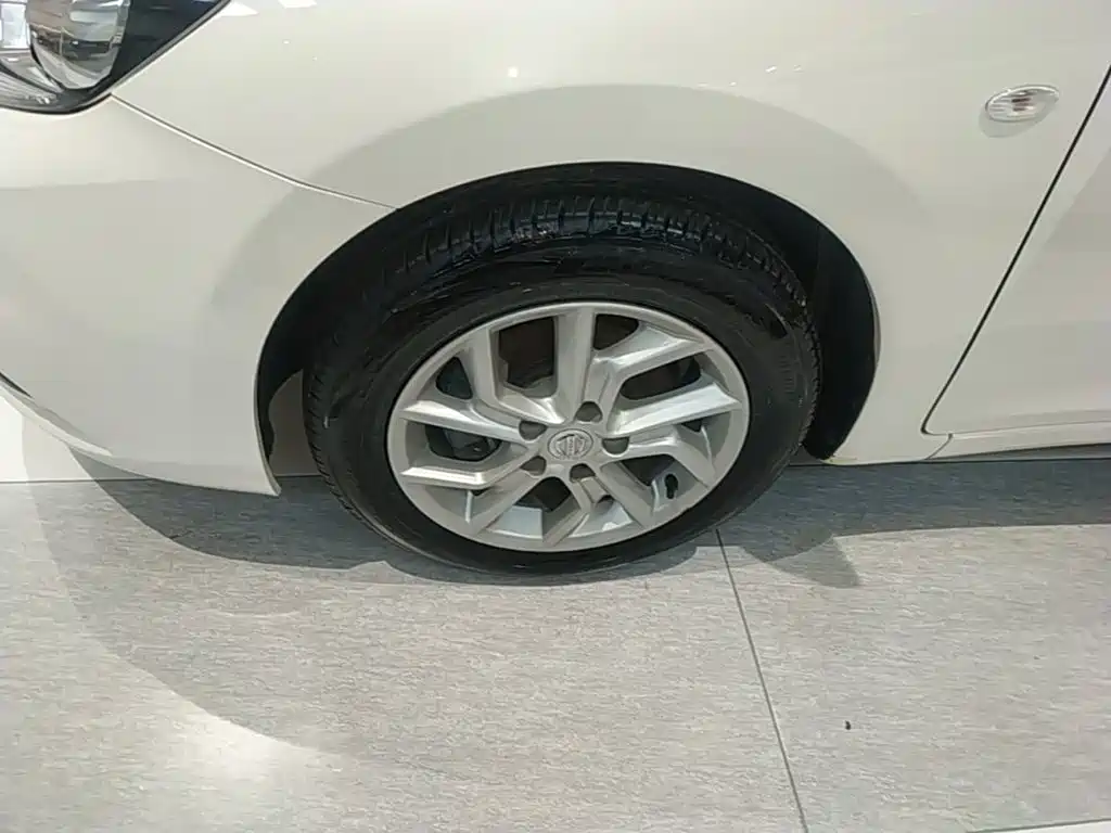 Nissan Tiida 2023 2023 1.6L CVT Cool Motion Edition