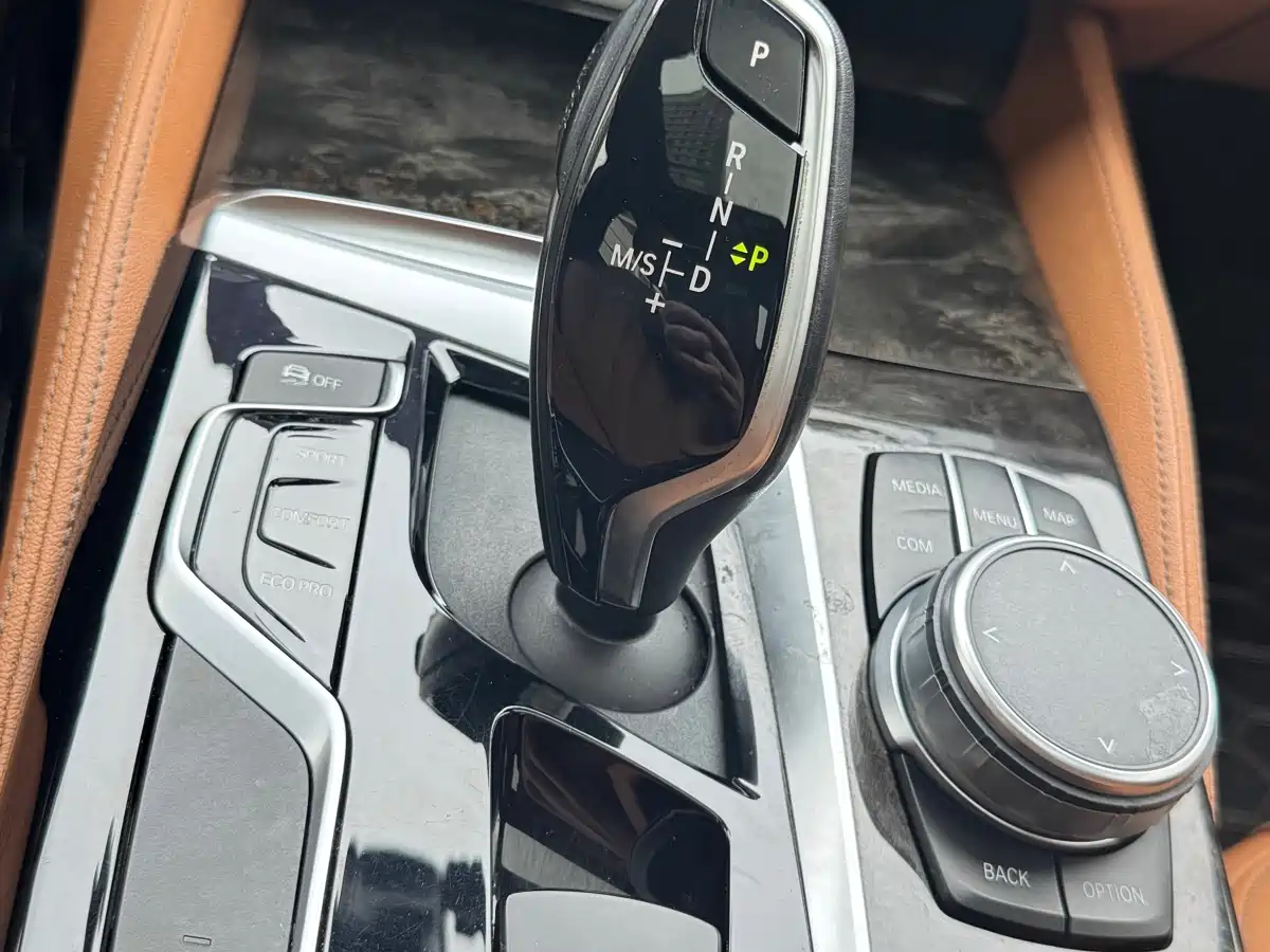 BMW 5 Series 2019 530Li Leading M Sport Package фото 22
