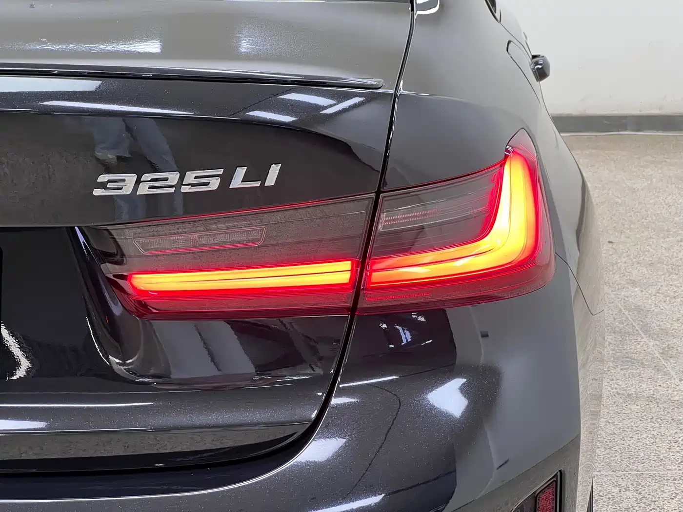 BMW 3 Series 2023 325Li M Sport Black Night Package фото 8