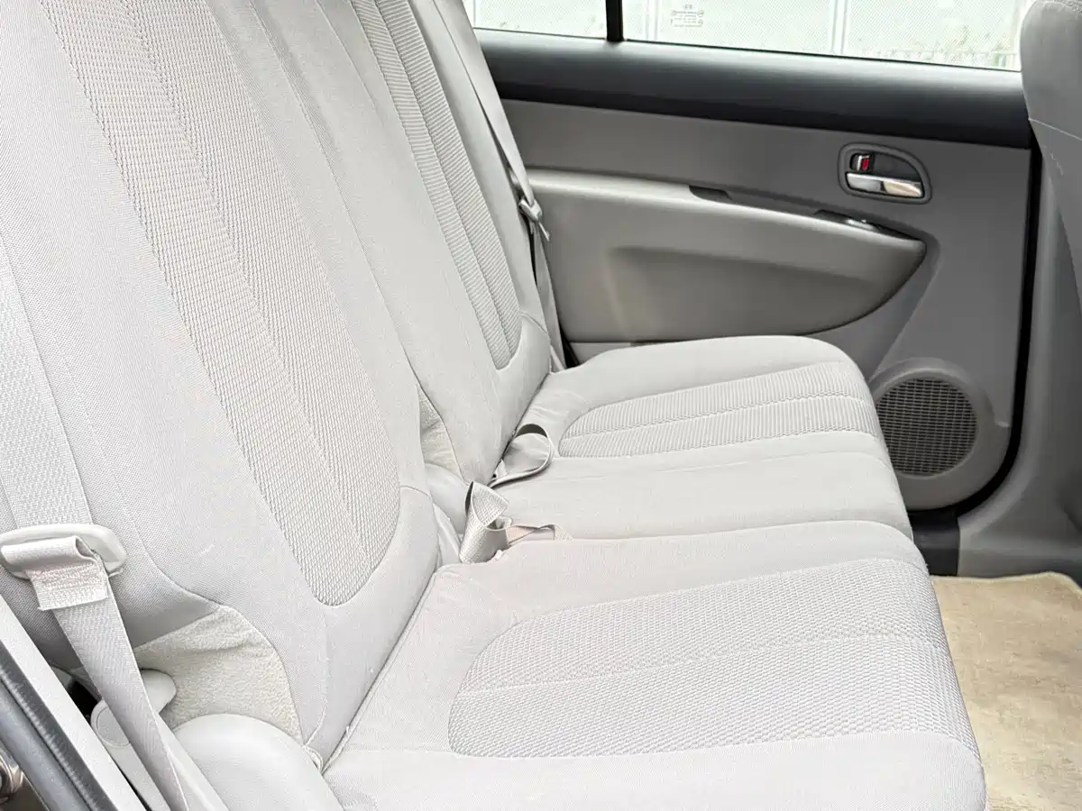 Kia Carens 2011 1.6L 5-seat Automatic Comfort фото 15