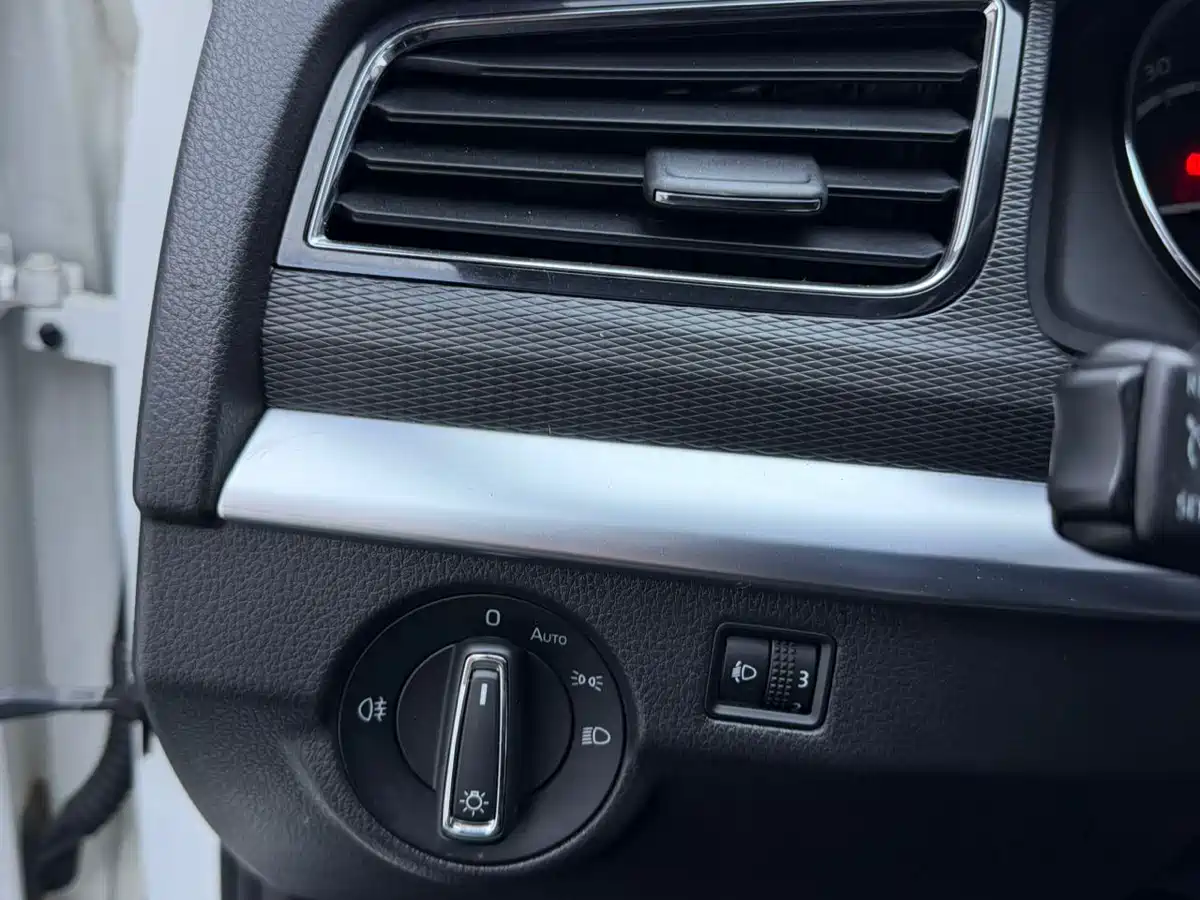 Škoda Kamiq 2022 1.5L Automatic Comfort Edition фото 6