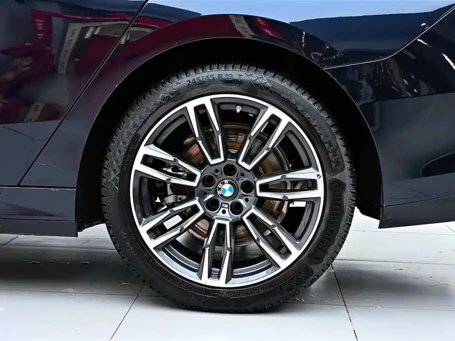BMW 5 Series 2024 530Li Leading M Sport Package фото 36