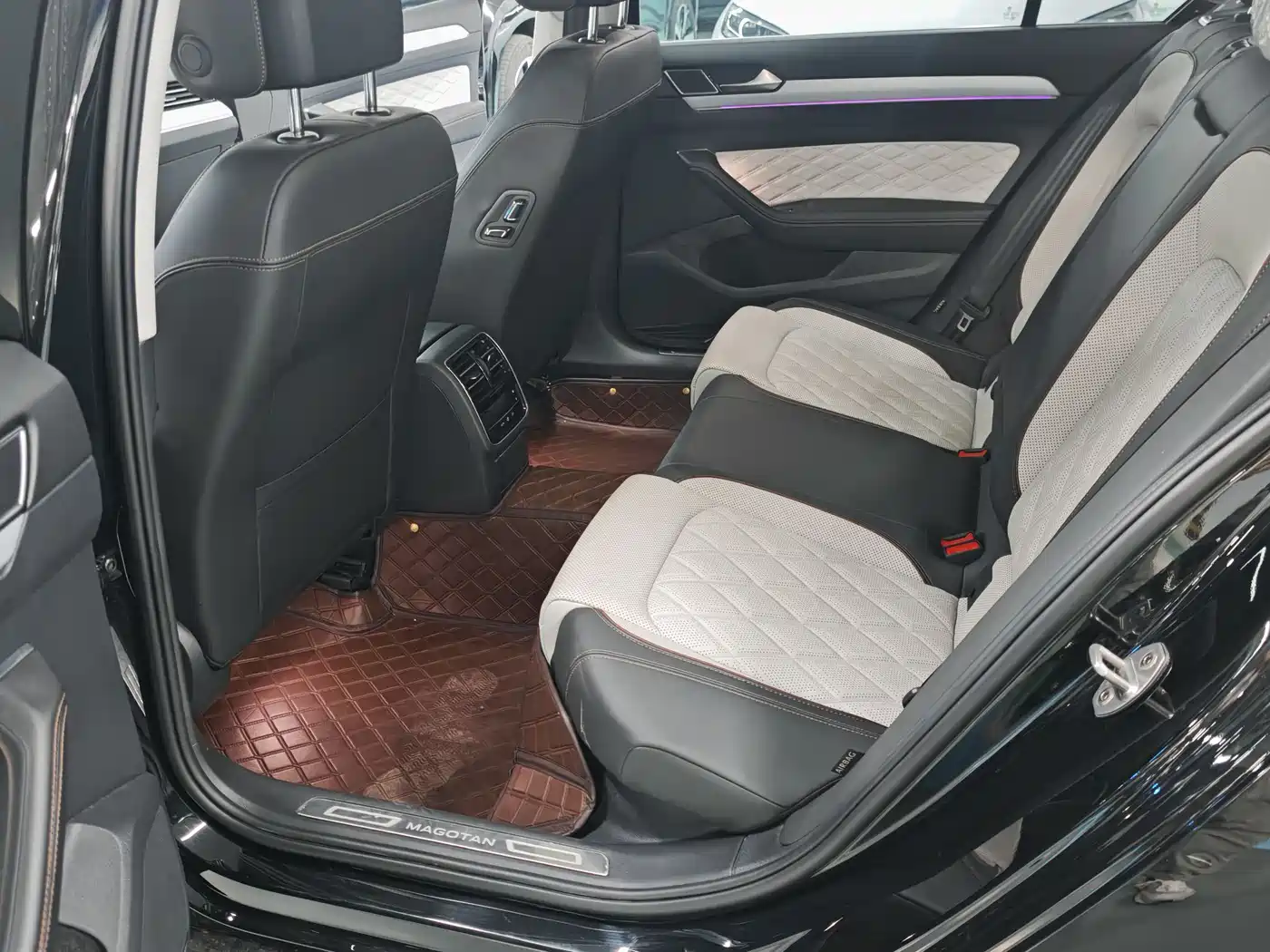 Volkswagen Magotan 2025 Popular Edition 330TSI DSG Luxury фото 11
