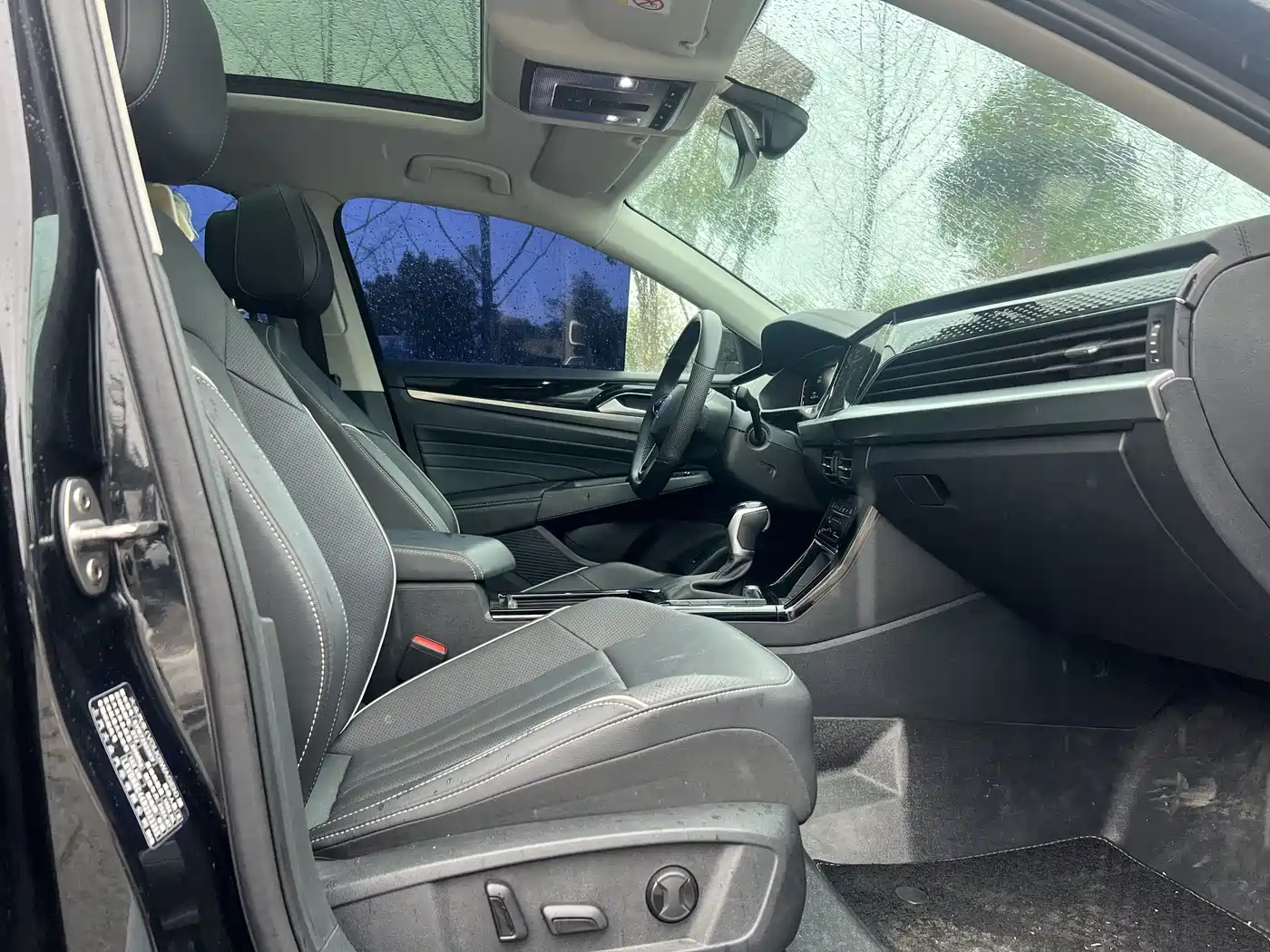 Volkswagen Passat 2024 380TSI Starlight Dragon Soaring Edition фото 10