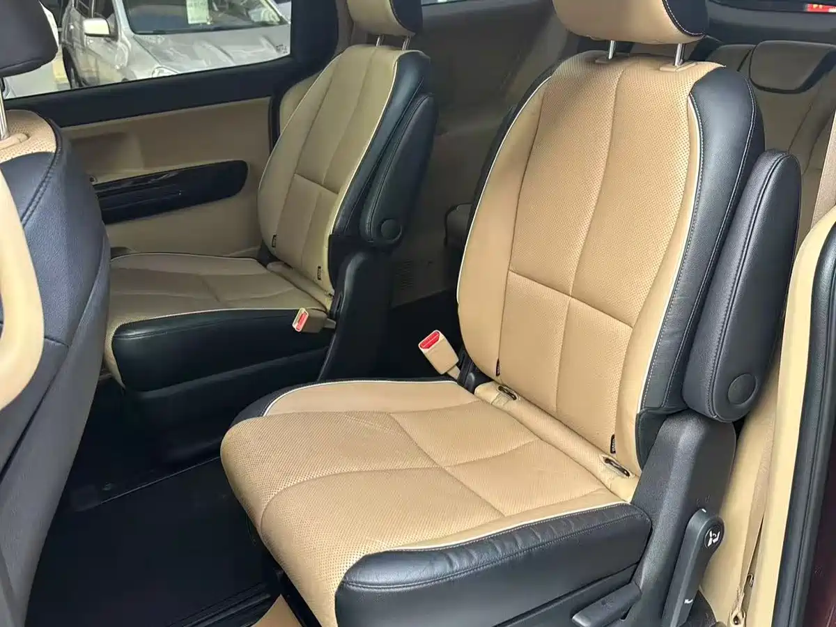 Kia Carnival (Import) 2015 2.2T Luxury China IV фото 5