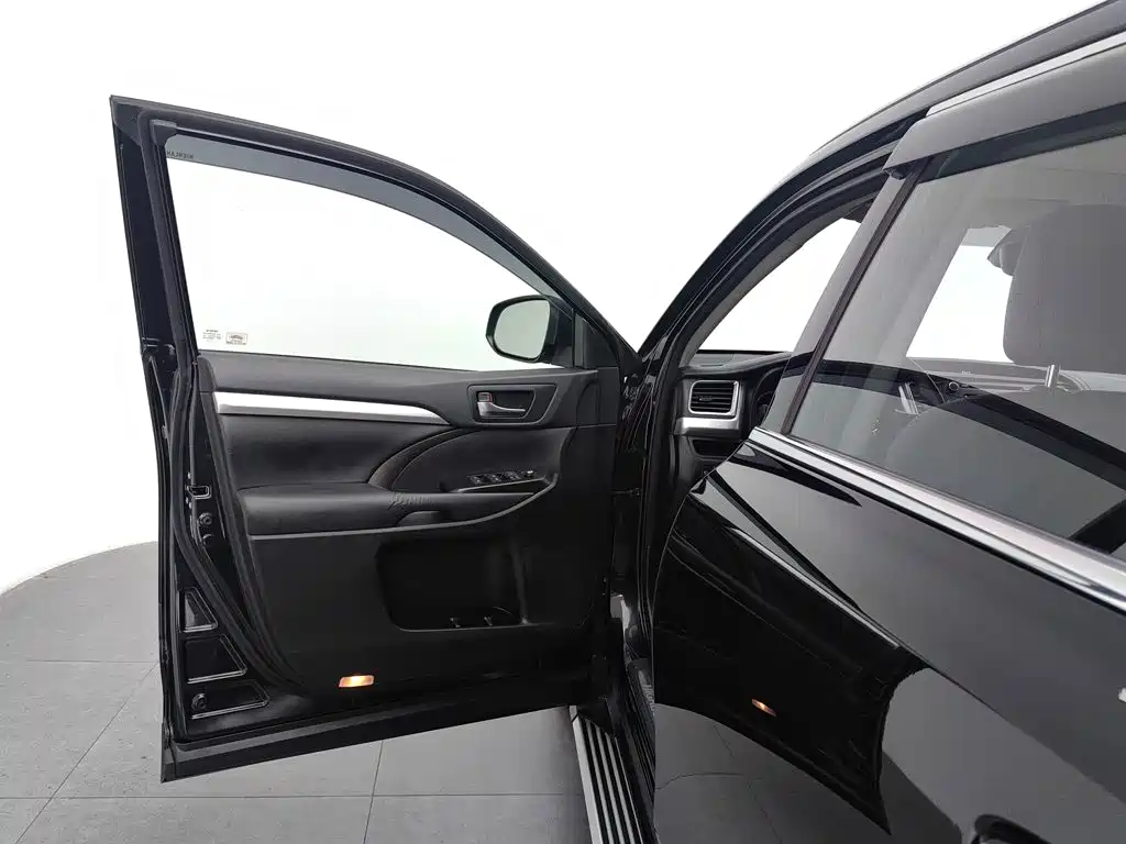 Фото 8 - Toyota Highlander