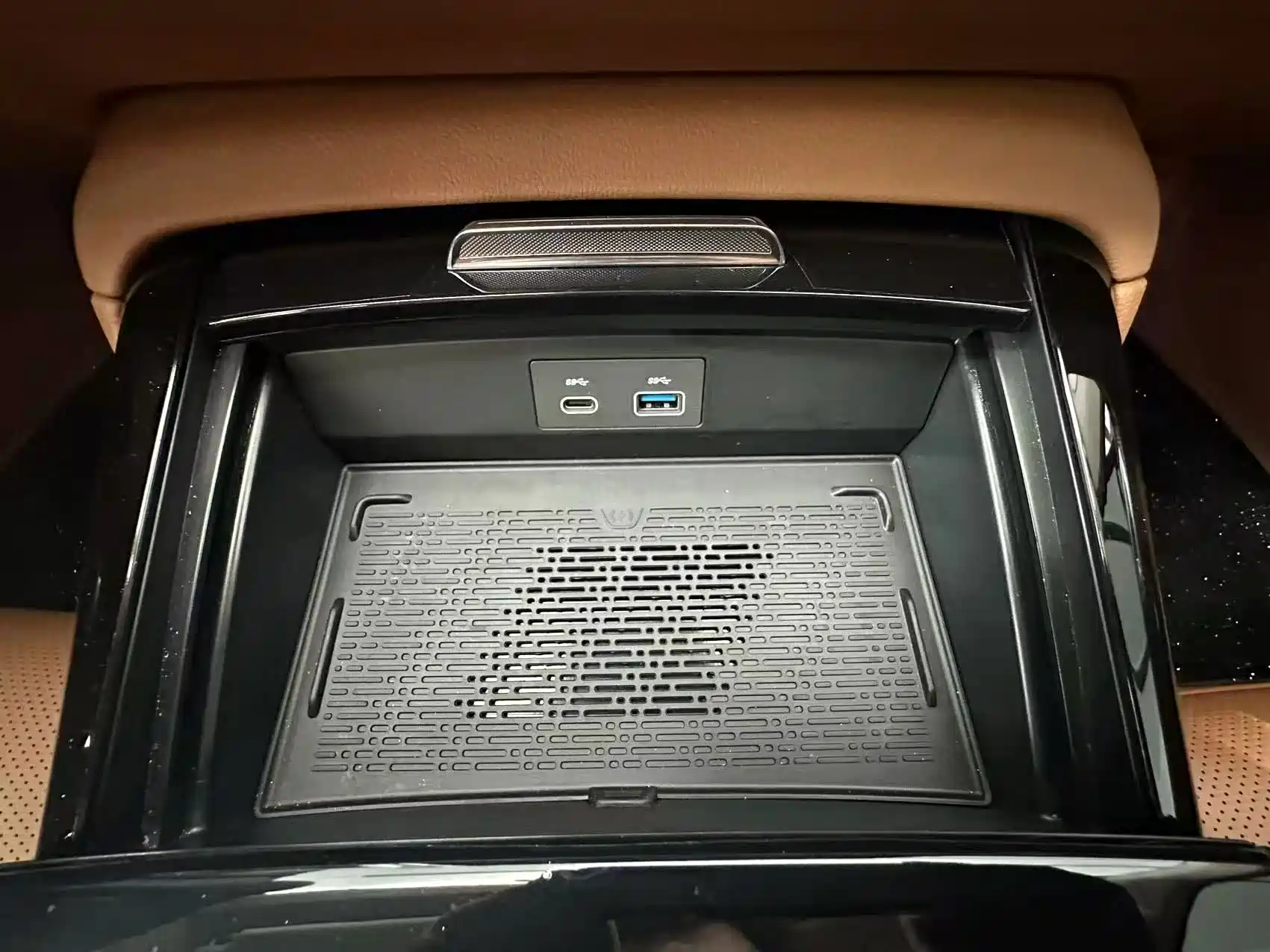 صورة 17 - Hongqi H9