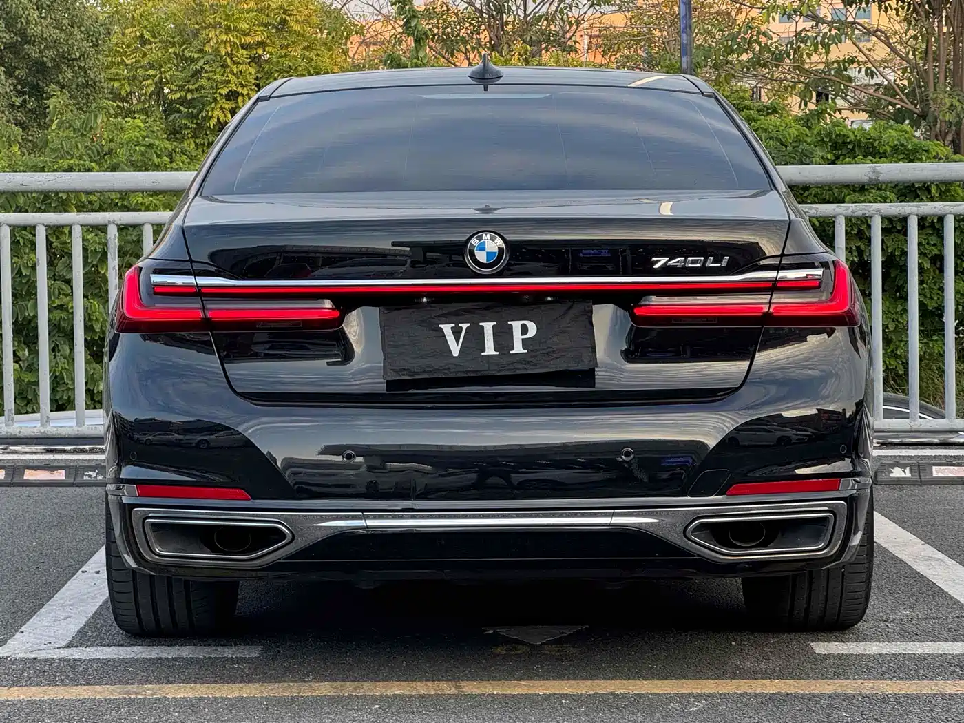 BMW 7 Series 2016 740Li Leading Edition фото 8