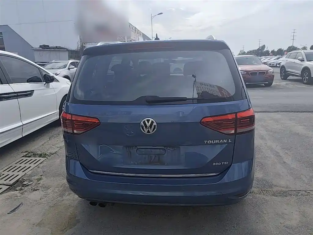 Volkswagen Touran 2018 Touran L 280TSI DSG Luxury 7-seater фото 6