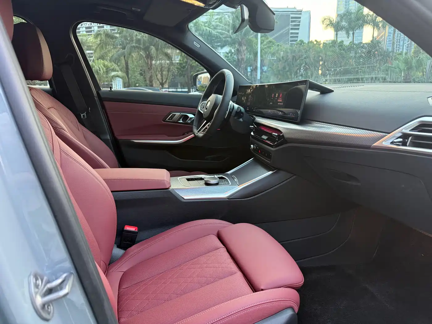 BMW 3 Series 2026 330i M Sport Shadowline Package фото 7
