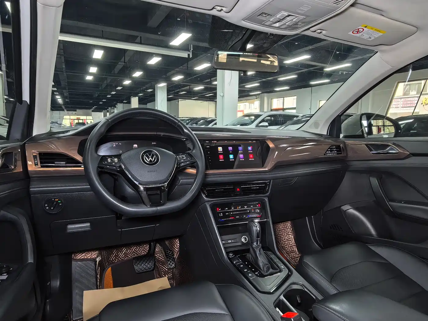 Volkswagen Tharu 2022 280TSI FWD Luxury Edition фото 13
