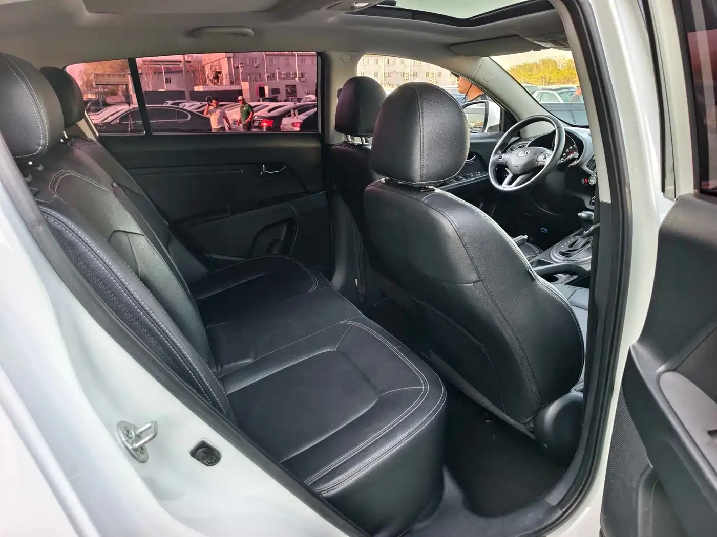 Kia Sportage 2012 2.0L Automatic 2WD NAVI Edition фото 15