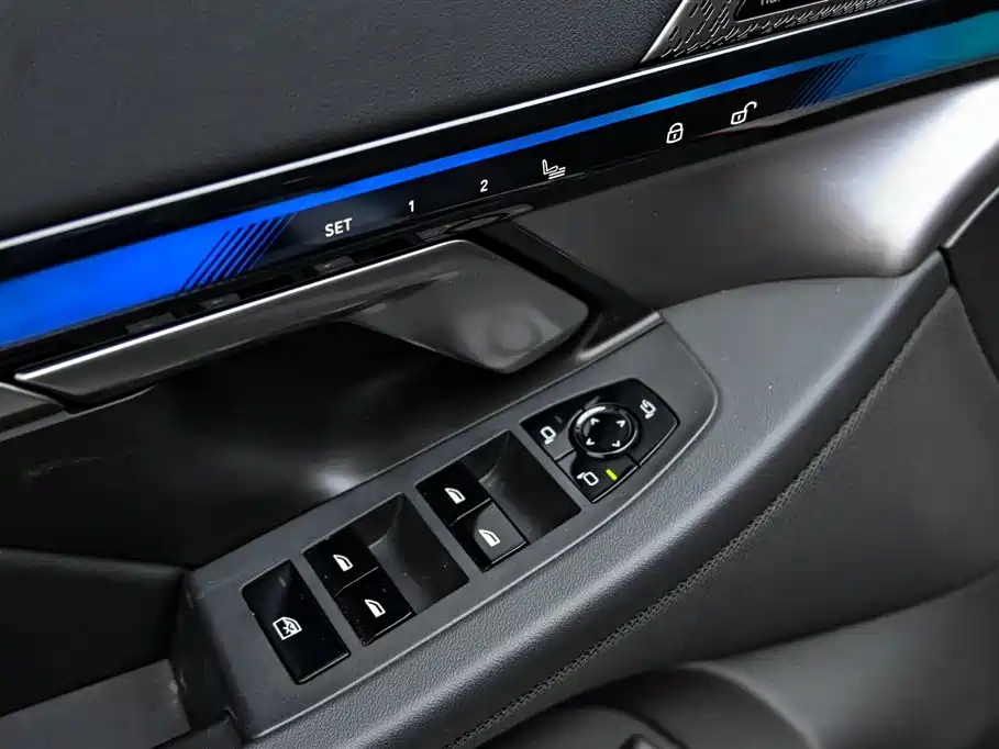 BMW 5 Series 2024 530Li Leading M Sport Package фото 23