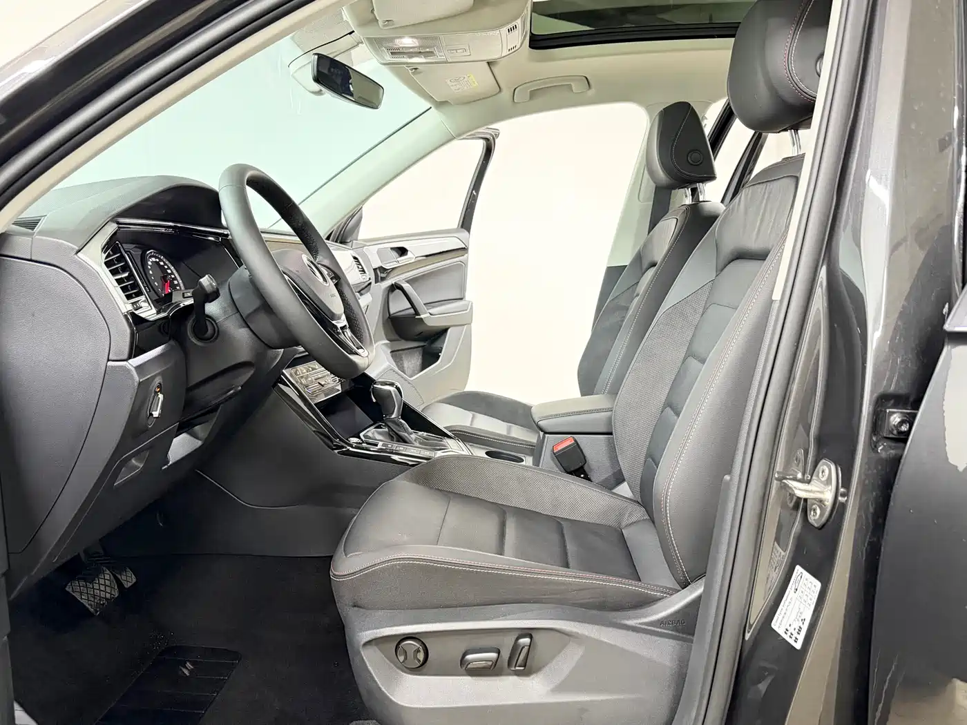 Volkswagen Tayron 2022 280TSI 2WD Luxury Smart Connect Edition фото 7