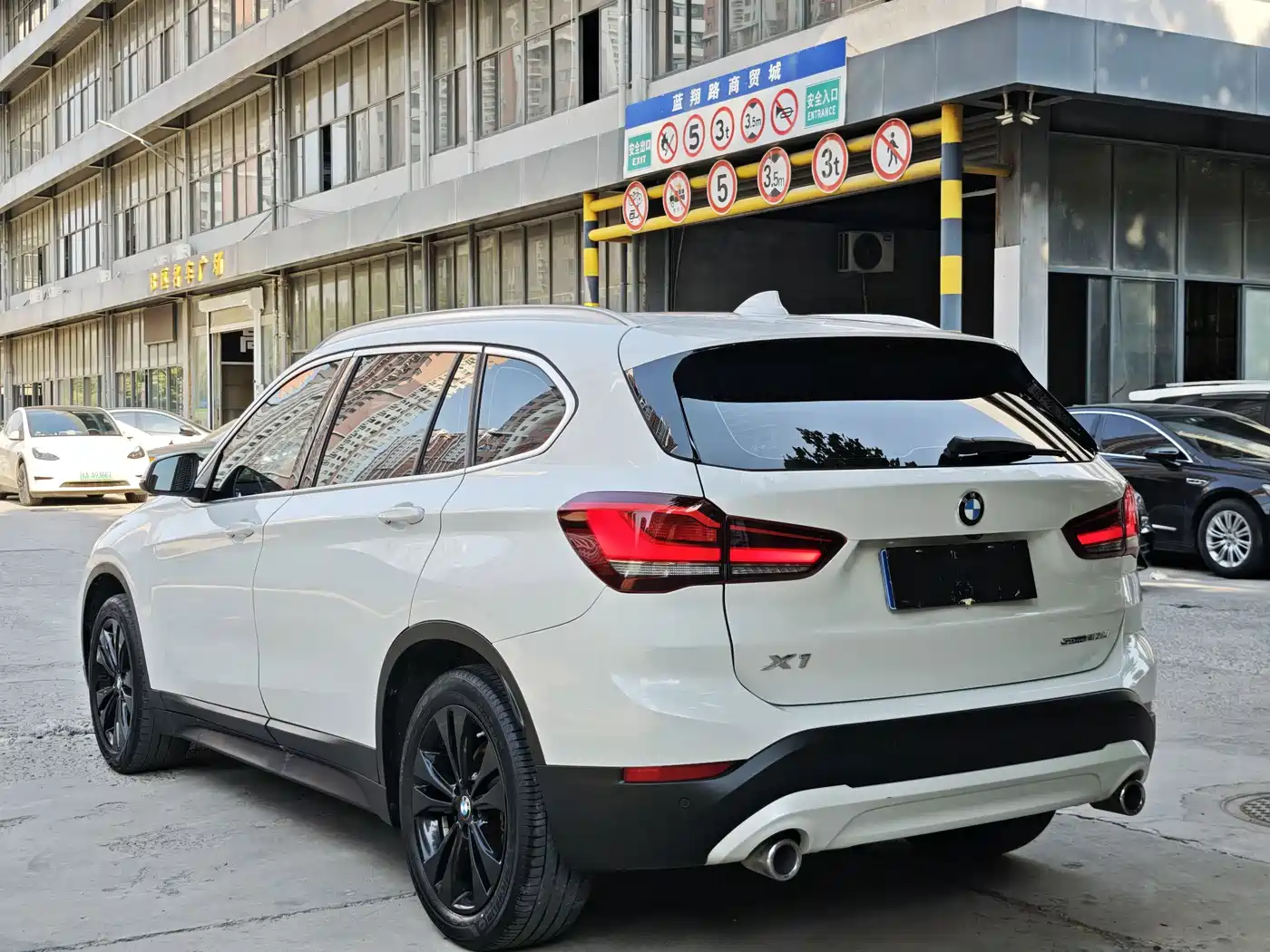 Фото 10 - BMW X1