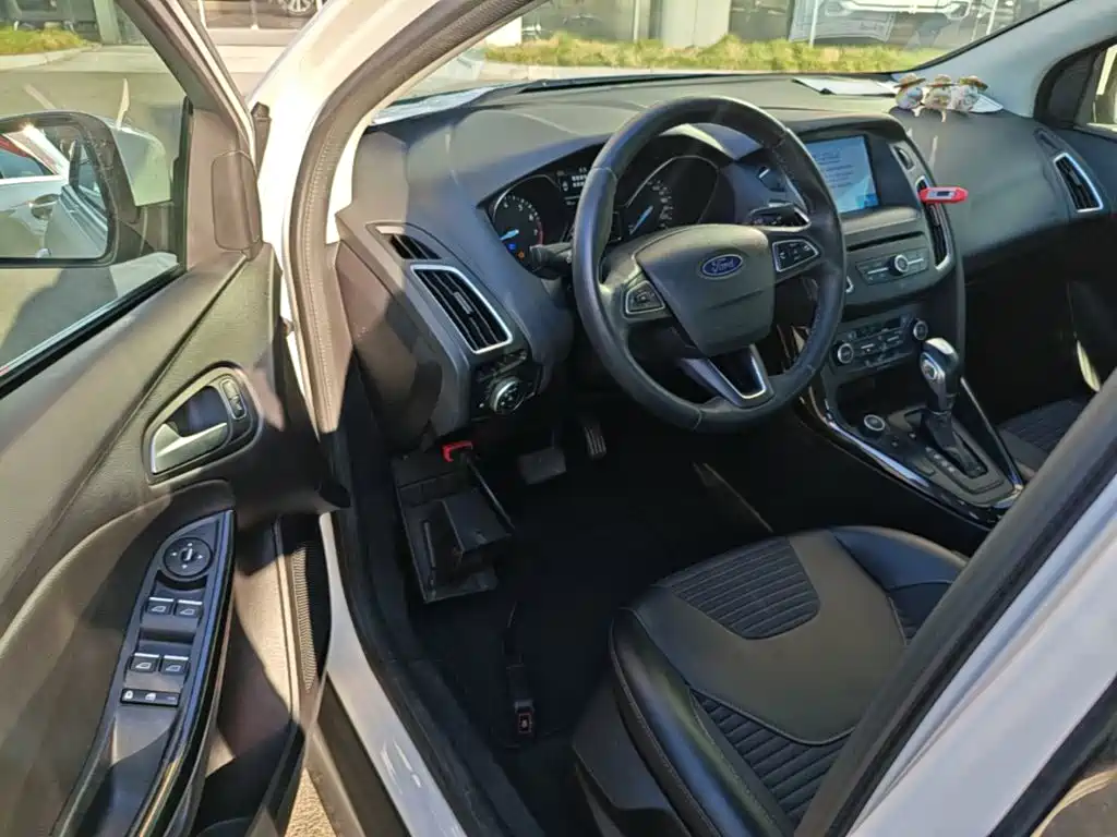 Photo 16 - Ford Focus