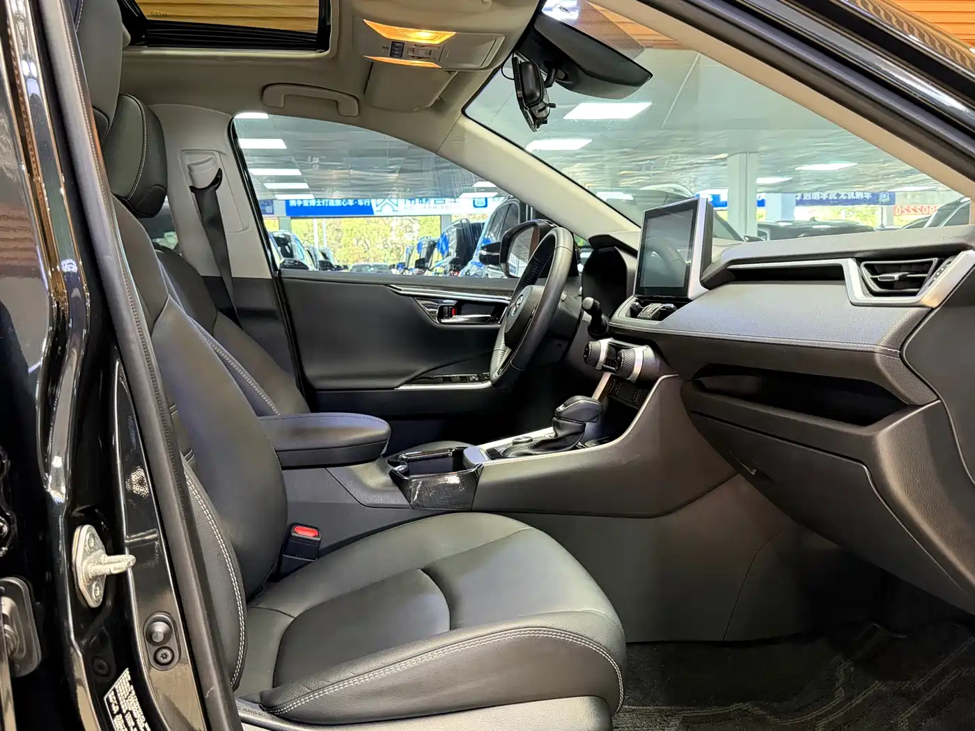 Toyota RAV4 Rongfang 2022 Hybrid 2.5L E-CVT 4WD Elite Plus Edition фото 11
