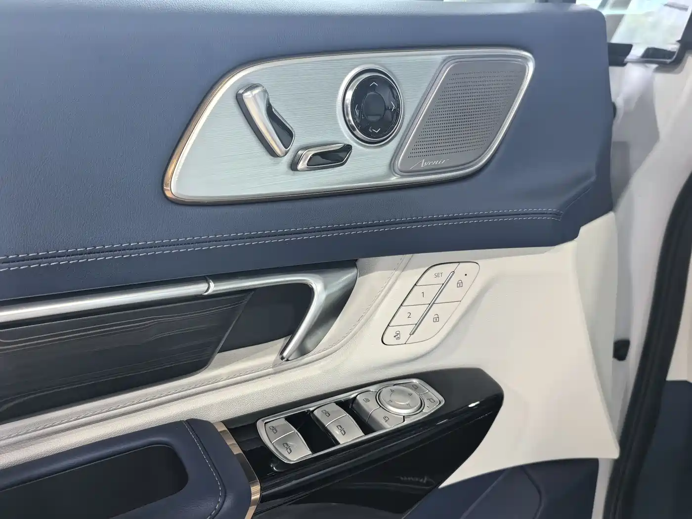 Buick Century 2025 2.0T 6-Seater World Edition фото 6