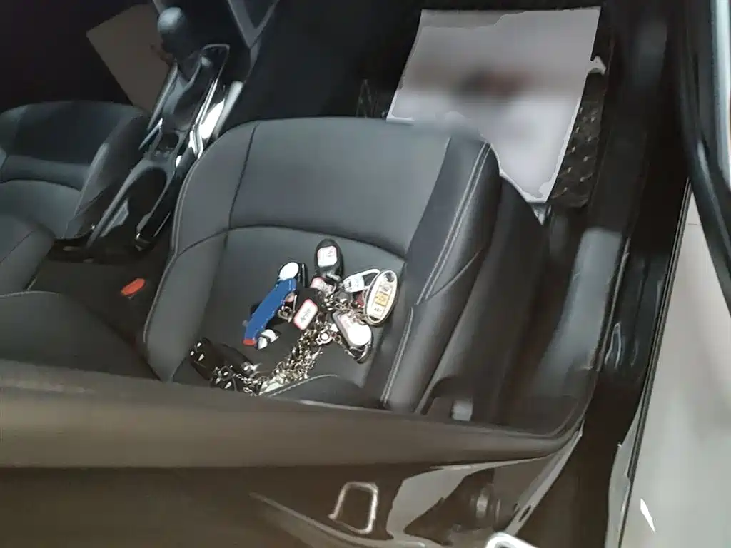 Toyota Frontlander 2024 2.0L CVT Elite Plus Edition фото 25