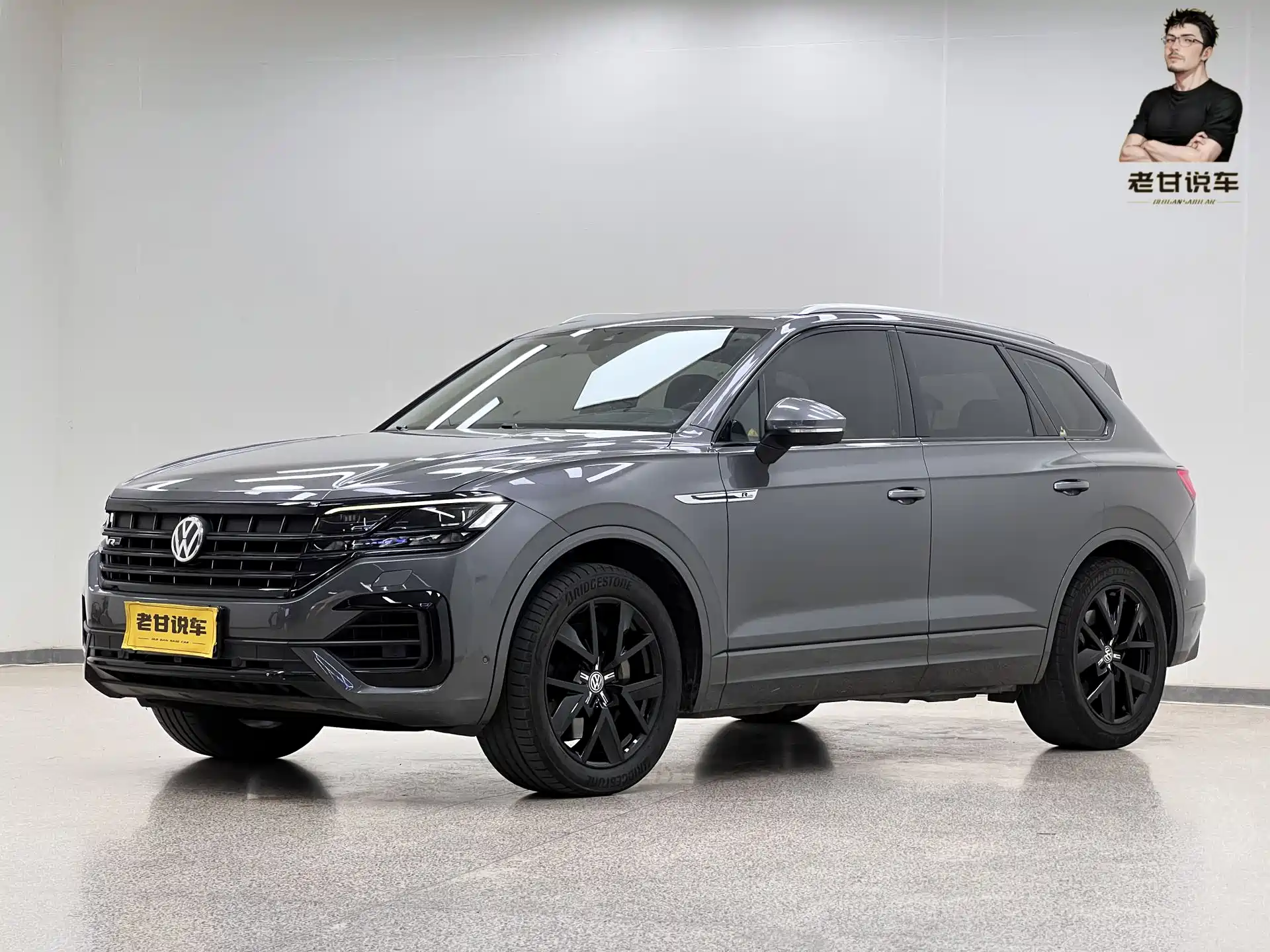 Фото 2 - Volkswagen Touareg