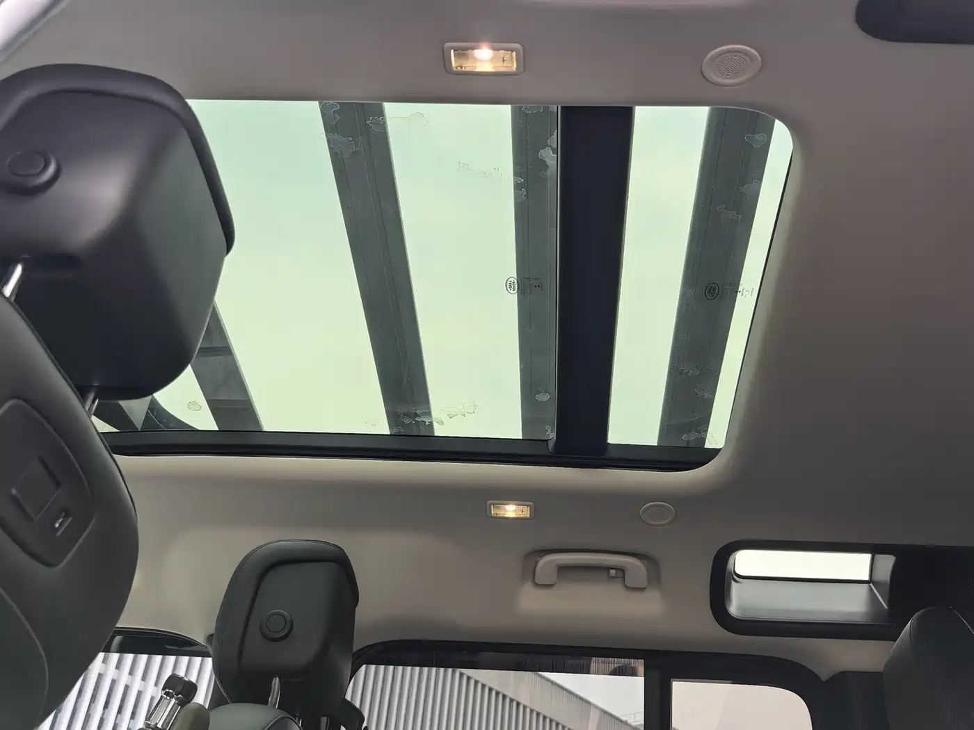 Land Rover Defender 2022 110 P400 X-DYNAMIC HSE фото 19