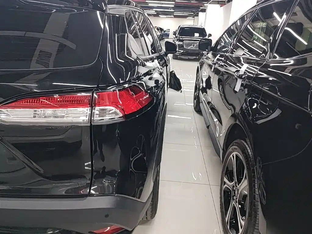 Toyota Frontlander 2024 2.0L CVT Elite Plus Edition фото 8
