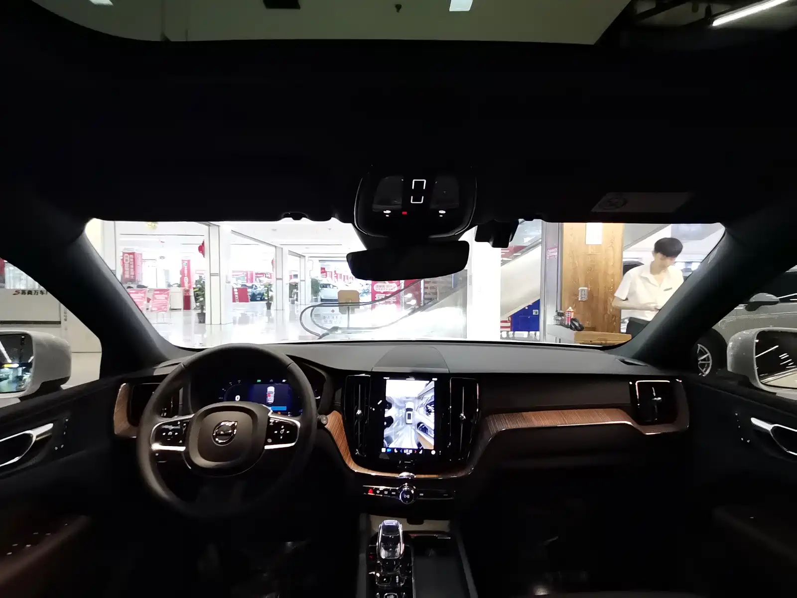 Photo 11 - Volvo XC60 Plug-in Hybrid