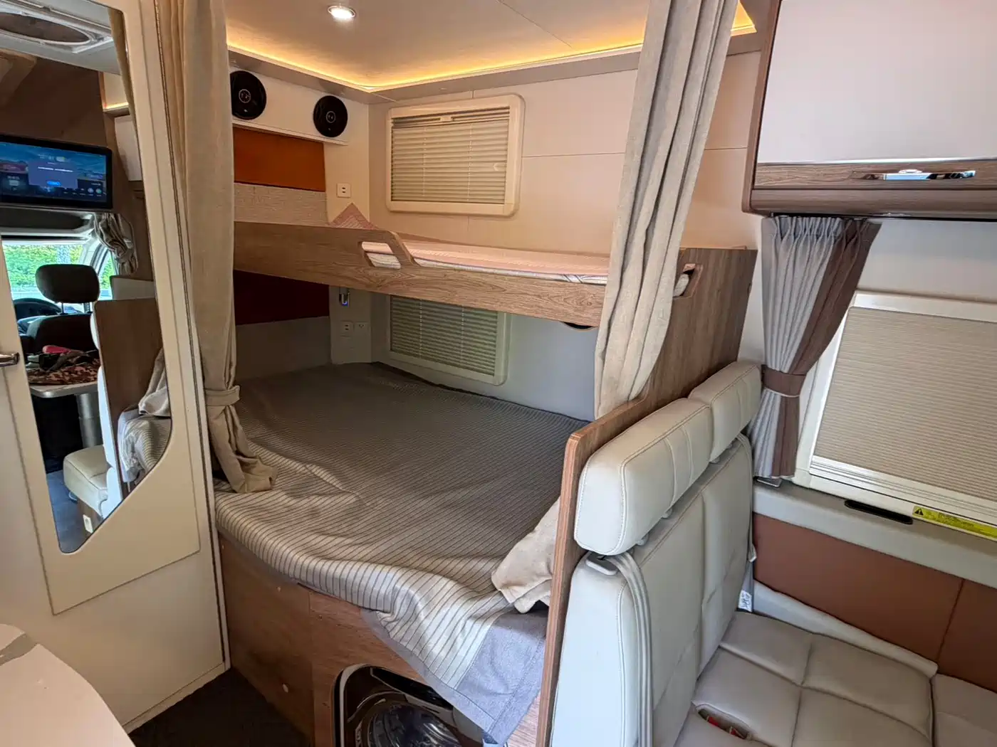 SAIC Maxus V100 RV 2022 Model 2.0T Life Home V100 Mountain Living Edition Longitudinal Bed фото 20