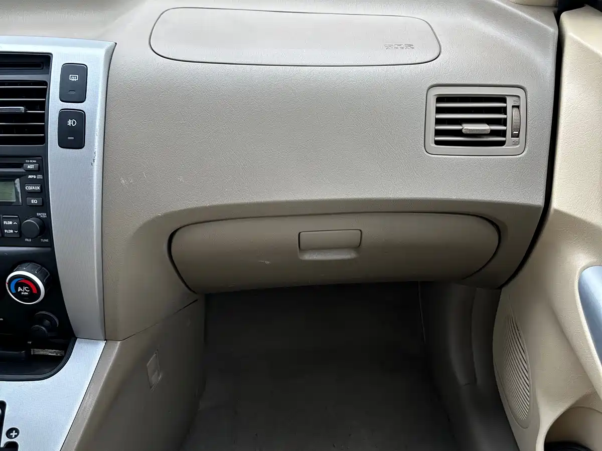 Hyundai Tucson 2013 2.0L Automatic 2WD Comfort фото 11