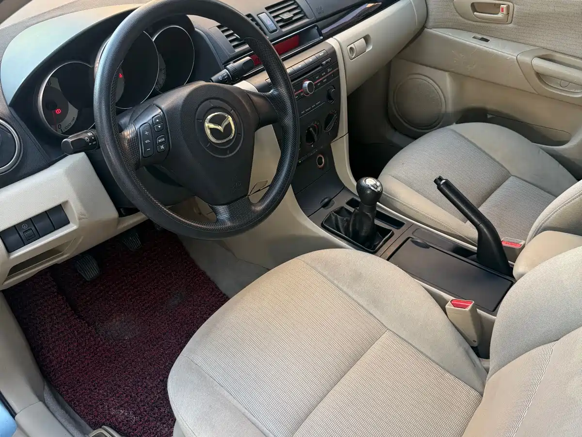 Фото 4 - Mazda 3