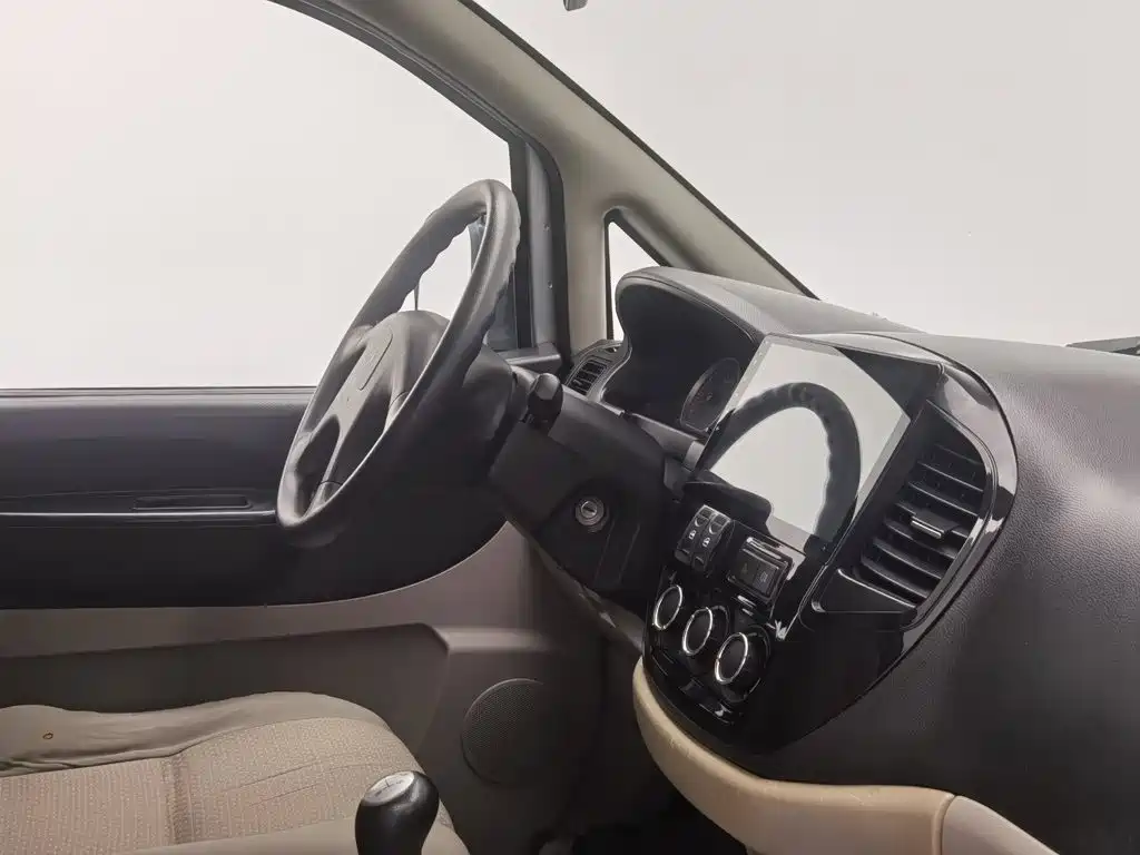 Dongfeng Fengxing Lingzhi 2016 2016 V3 1.5L 7-seat Standard (China V)