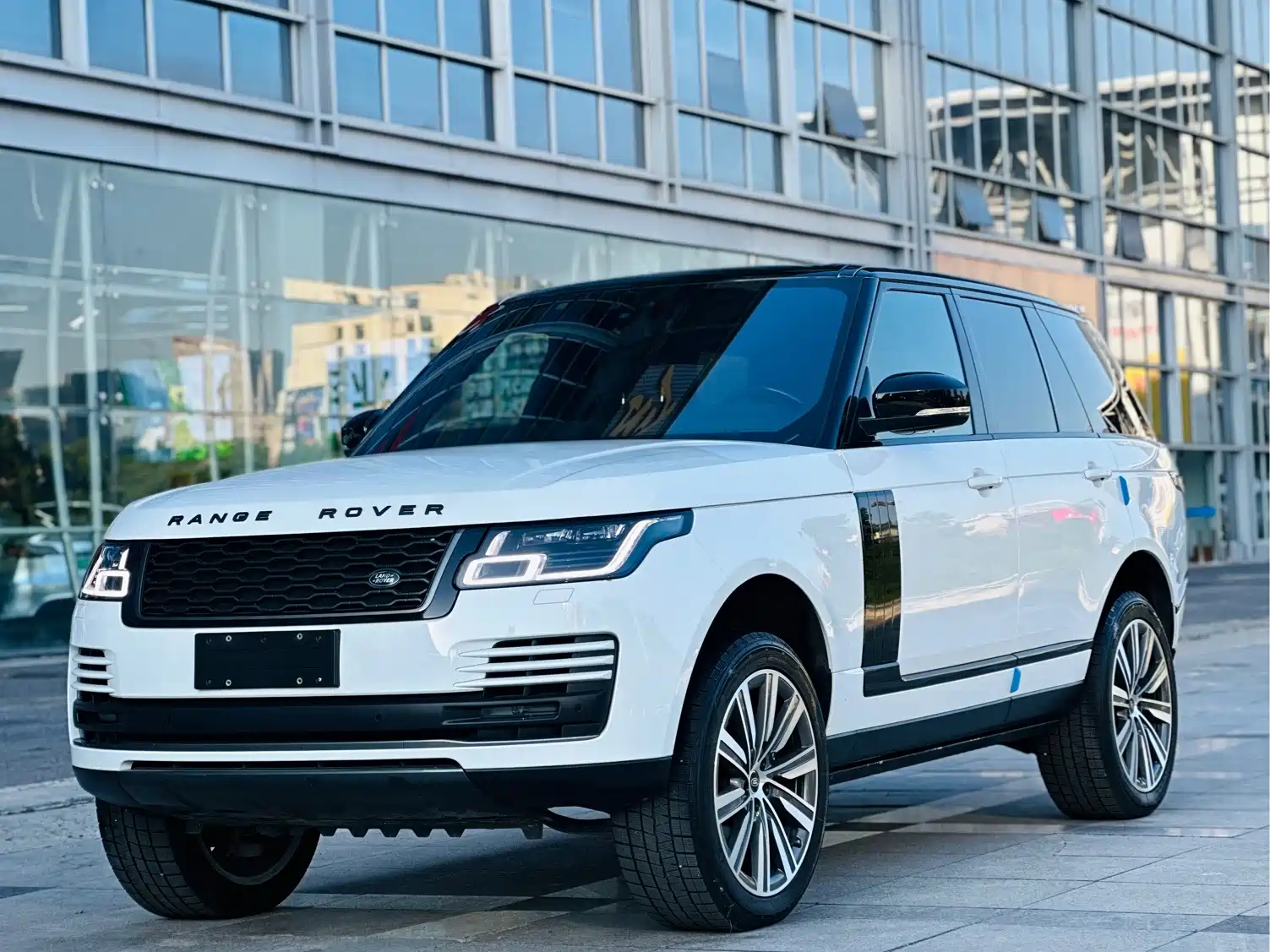 Фото 1 - Land Rover Range Rover