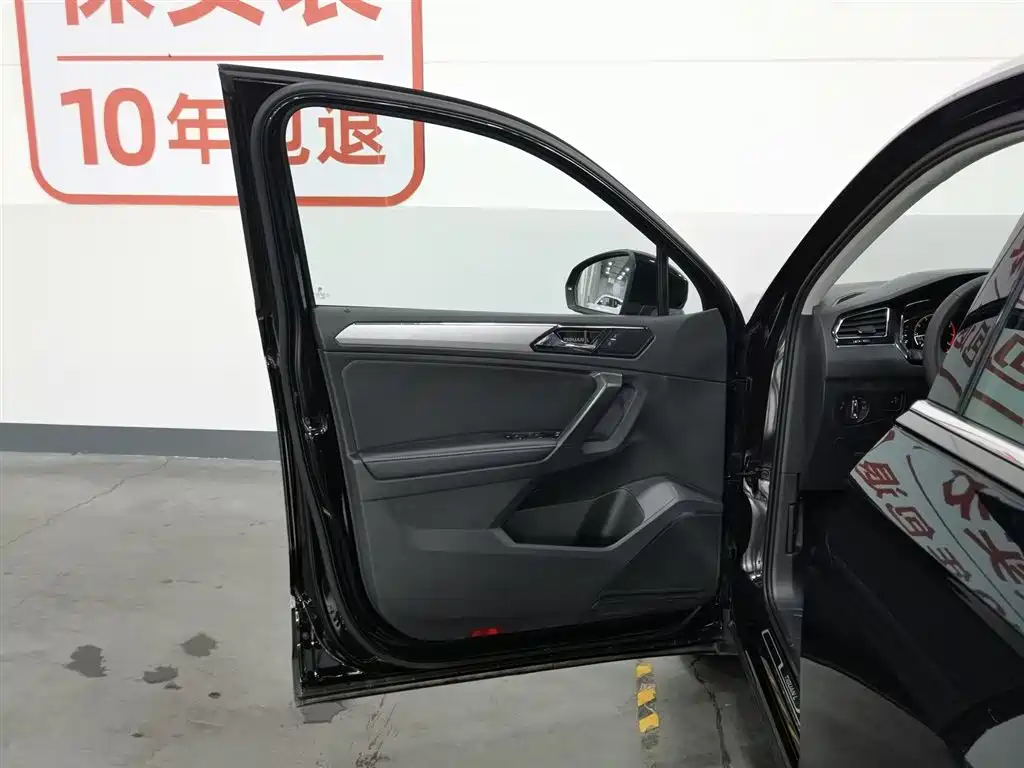 Volkswagen Tiguan L 2021 330TSI Automatic 2WD Smart фото 8