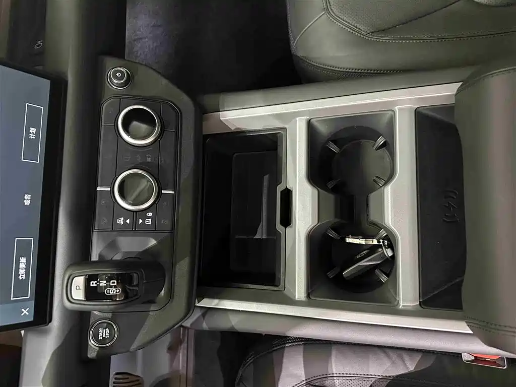 Land Rover Defender 2025 130 3.0T P400 7-Seater Luxury Edition фото 10