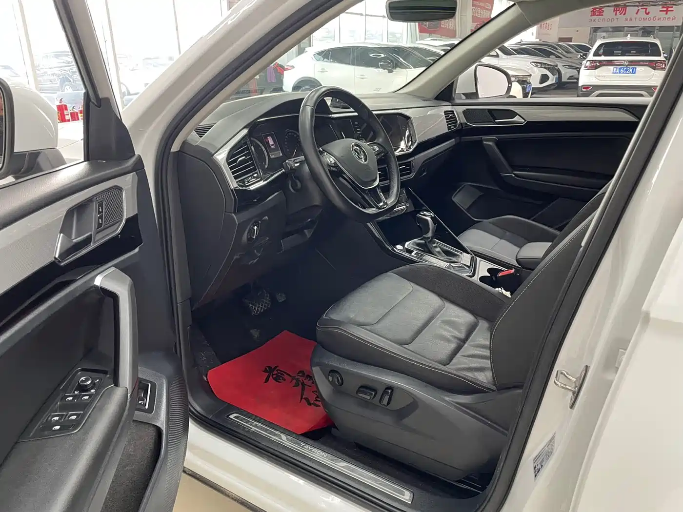 Volkswagen Tayron 2022 280TSI 2WD Luxury Smart Connect Edition фото 8