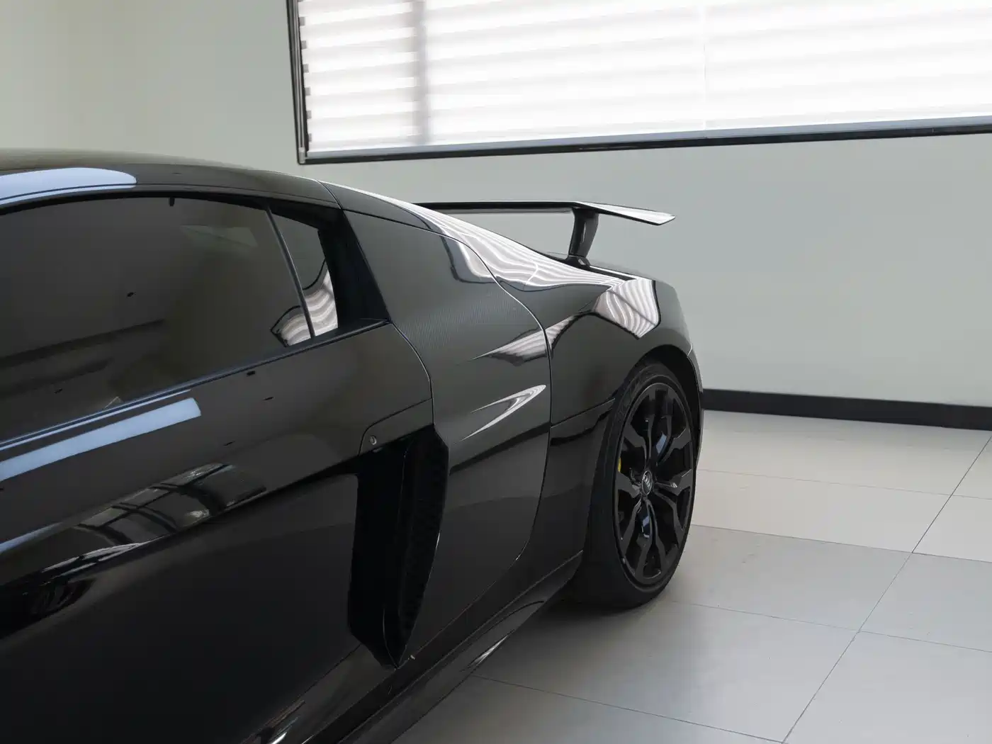Audi R8 2014 5.2 FSI quattro фото 11