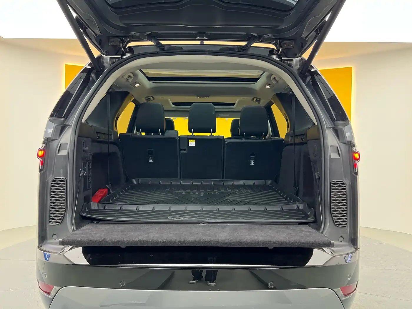 Land Rover Discovery 2021 360PS R-Dynamic S фото 30