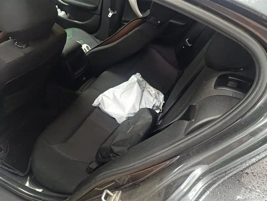 BMW 1 Series (Import) 2018 118i Leading фото 11