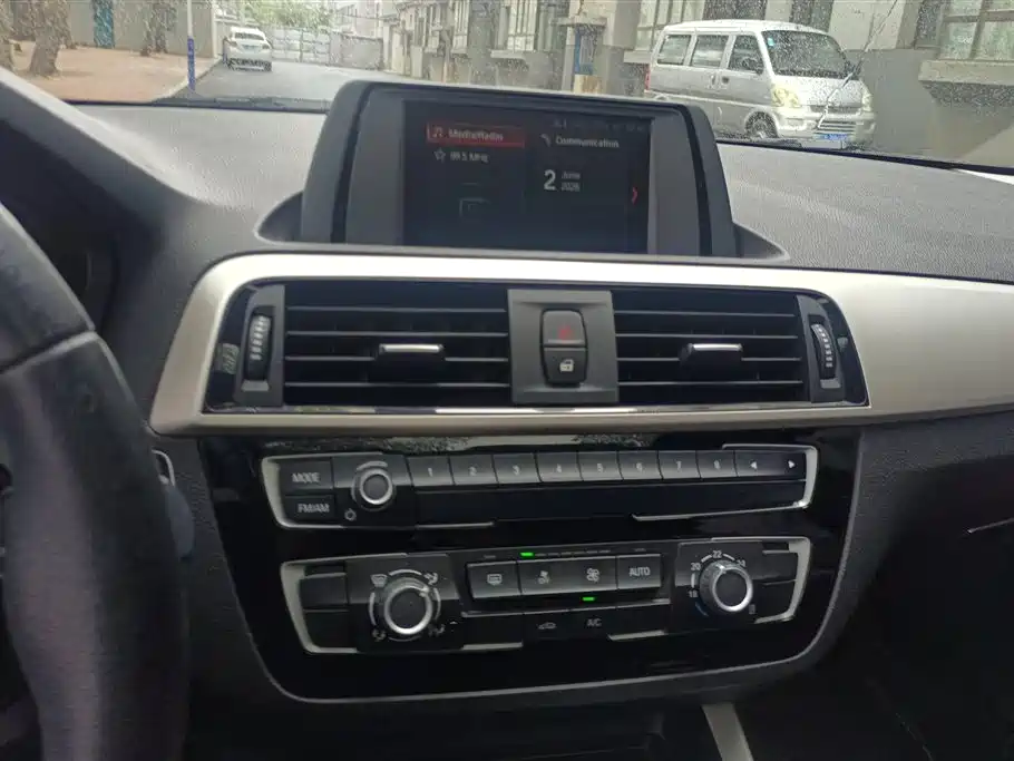 BMW 1 Series (Import) 2018 118i Leading фото 13