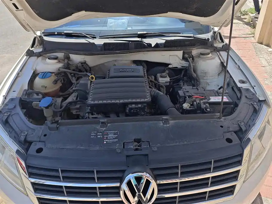 Volkswagen Lavida 2013 Facelift Classic 1.6L Manual Comfort фото 10