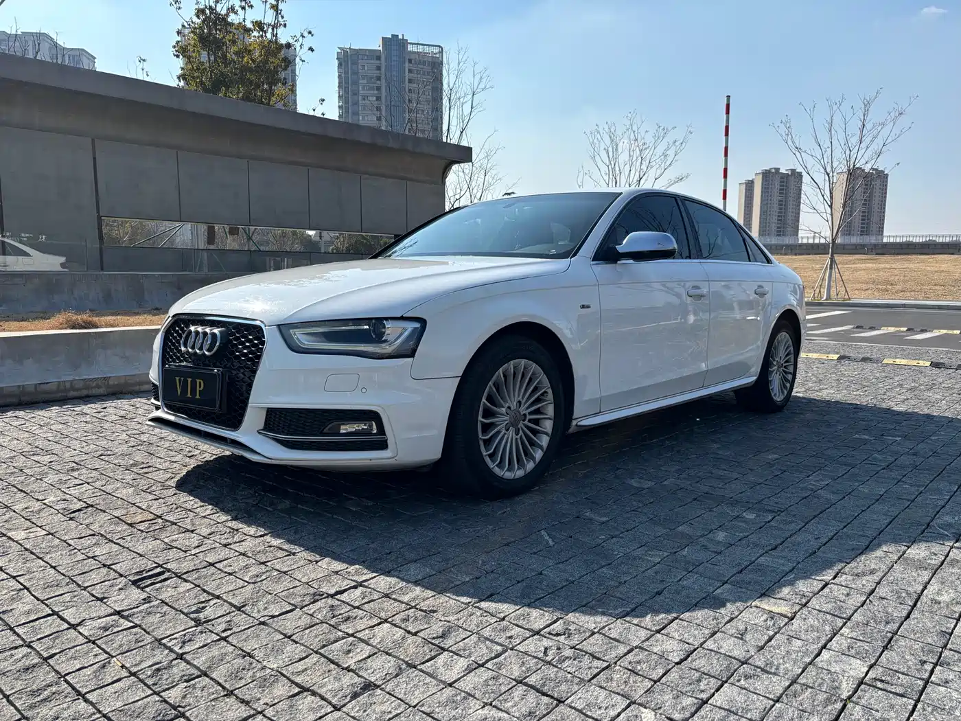 Audi A4L 2013 40 TFSI quattro Personality Sport фото 14