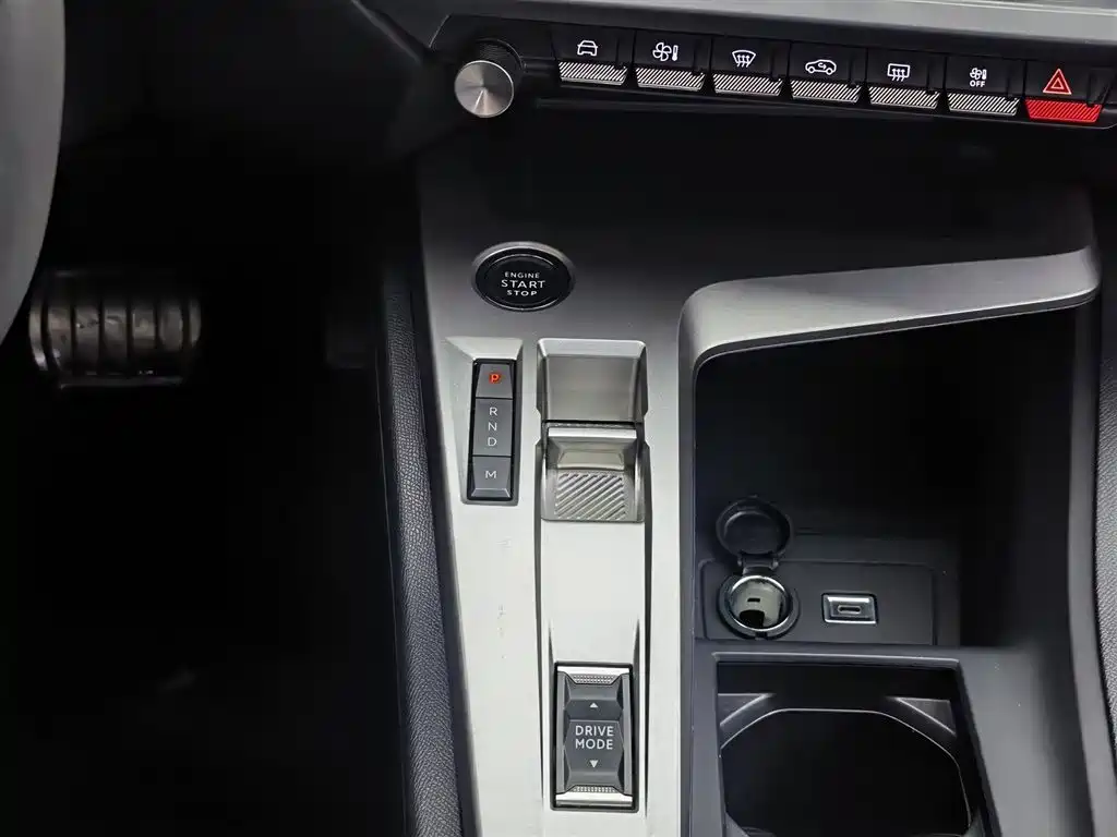 Peugeot 408X 2023 Gravity Edition фото 13