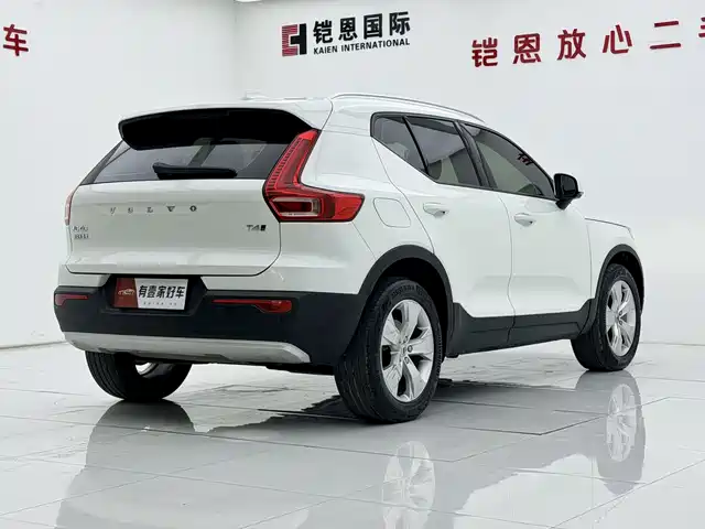 Volvo XC40 2021 Model T4 AWD Smart Drive Fashion Edition — фото 4