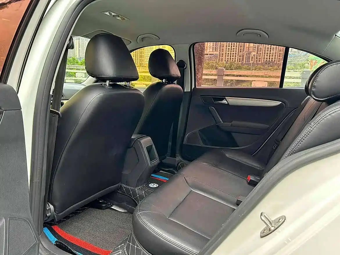 Volkswagen Lavida 2013 Facelift Classic 1.6L Automatic Trend фото 8